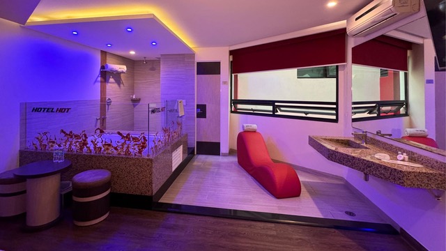 Habitación de motel, el lugar ideal para jugar juegos eróticos de mesa