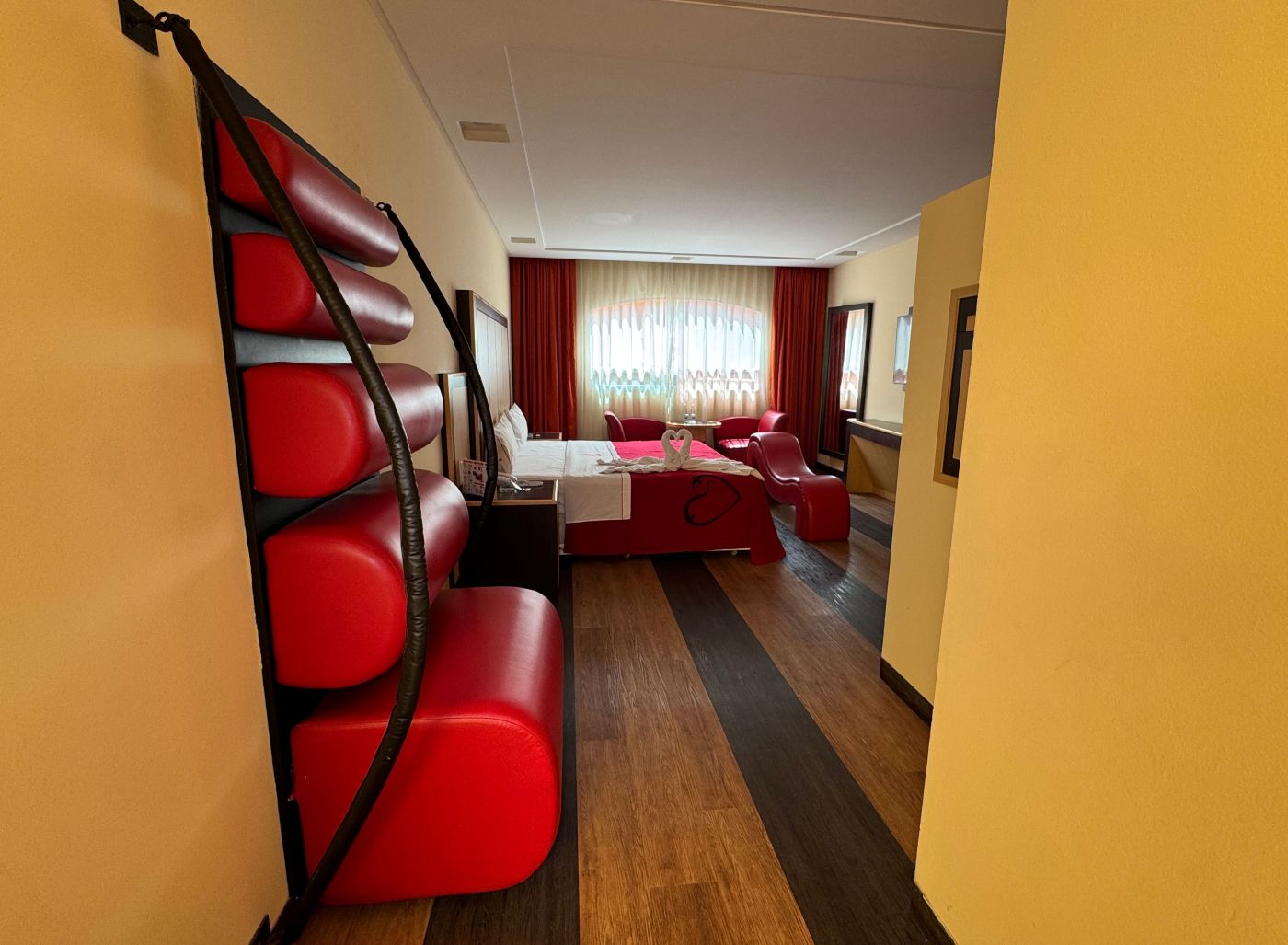 Habitación de motel con fajódromo.